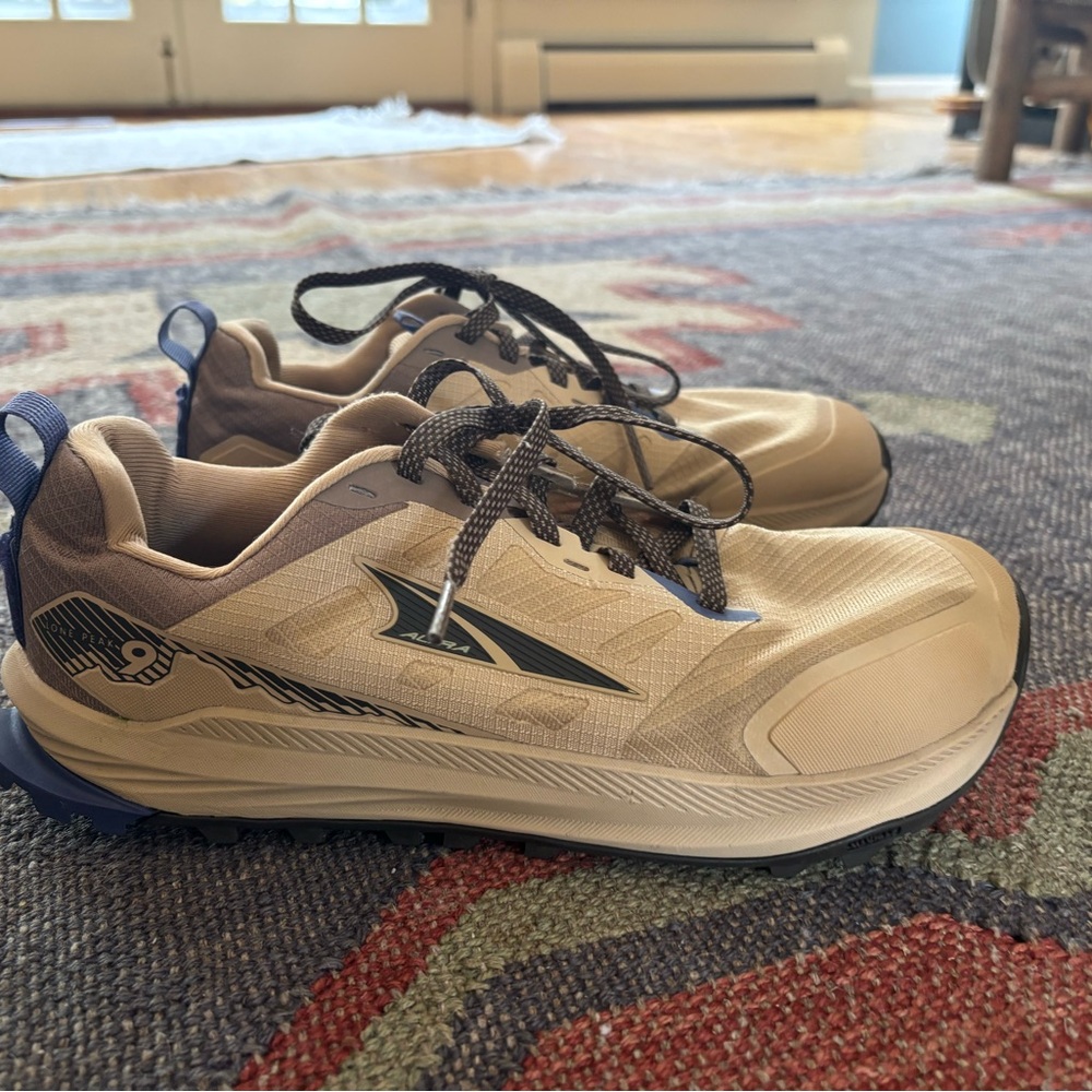 Altra Women’s Lone Peak 9 Trail Running Sneaker, like new!